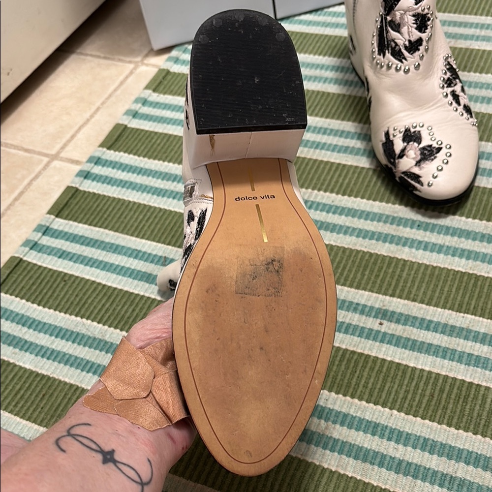 Dolce Vita White and Black Ankle Boots - embroidered leather - Picture 4 of 16